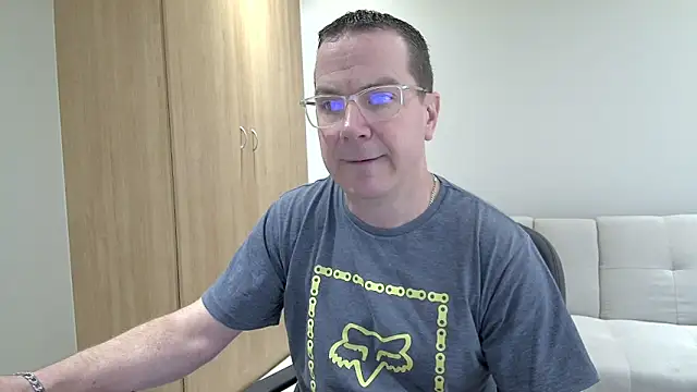 Snapshot of BrettJ81 chatting on 09.27.25 BrettJ81 online show from 09.27.25