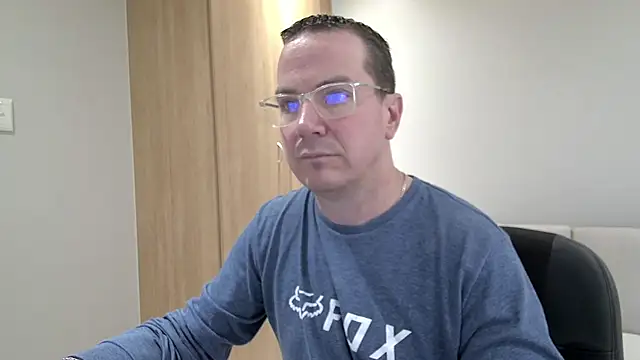Snapshot of BrettJ81 chatting on 09.29.25 BrettJ81 online show from 09.29.25