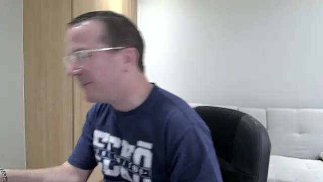 Snapshot of BrettJ81 chatting on 10.05.25 BrettJ81 online show from 10.05.25