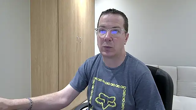 Snapshot of BrettJ81 chatting on 10.07.25 BrettJ81 online show from 10.07.25