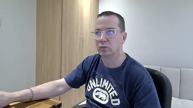 Snapshot of BrettJ81 chatting on 10.10.25 BrettJ81 online show from 10.10.25