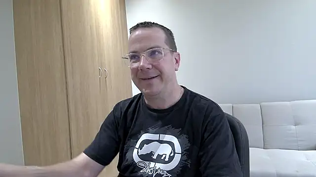 Snapshot of BrettJ81 chatting on 10.13.25 BrettJ81 online show from 10.13.25