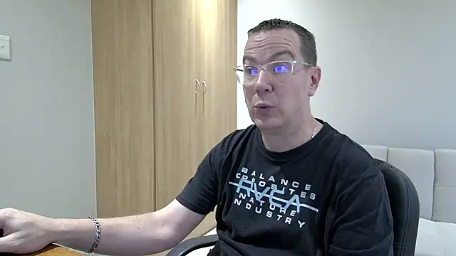Snapshot of BrettJ81 chatting on 10.16.25 BrettJ81 online show from 10.16.25