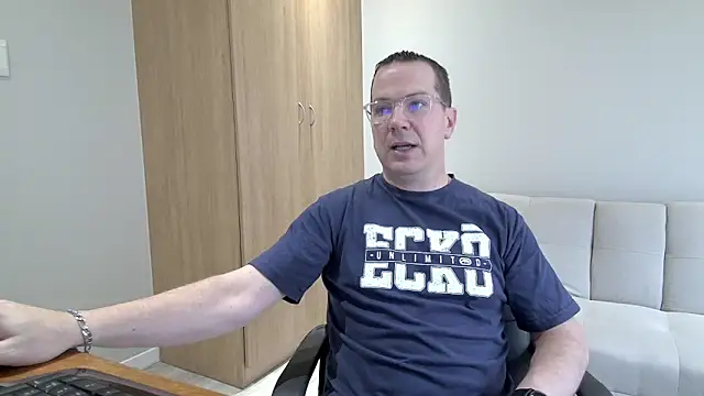 Snapshot of BrettJ81 chatting on 10.17.25 BrettJ81 online show from 10.17.25