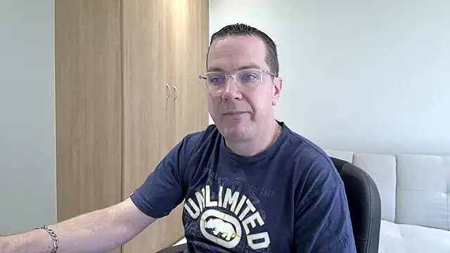 Snapshot of BrettJ81 chatting on 10.19.25 BrettJ81 online show from 10.19.25