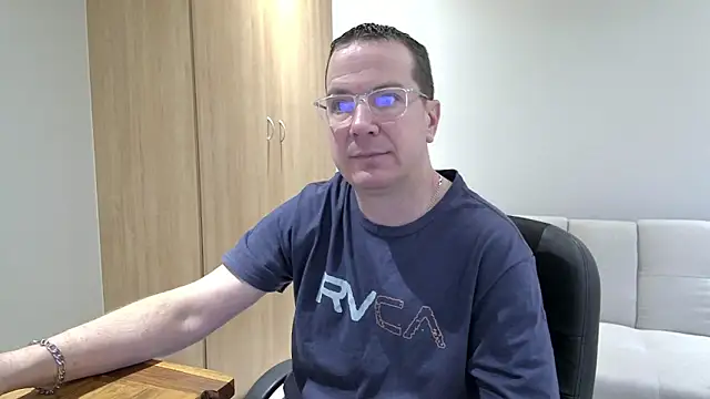 Snapshot of BrettJ81 chatting on 10.21.25 BrettJ81 online show from 10.21.25