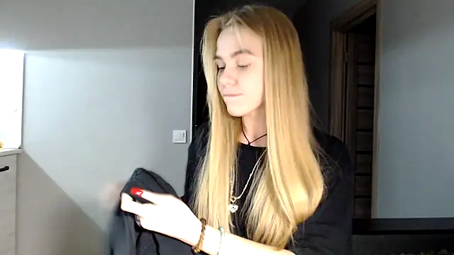 Snapshot of Sunbeam_ chatting on 12.05.24 Sunbeam online show from 12.05.24