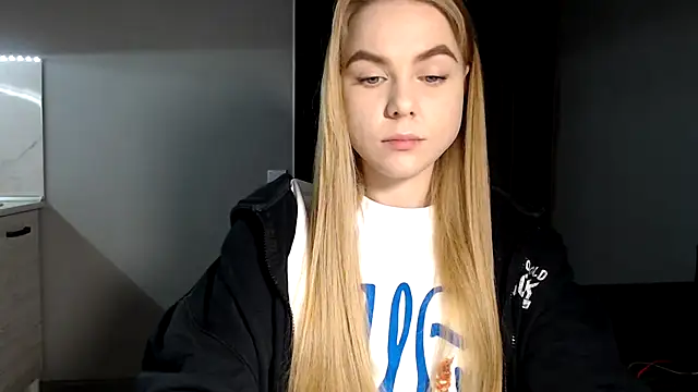 Snapshot of Sunbeam_ chatting on 02.04.25 Sunbeam online show from 02.04.25