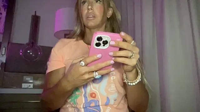 Snapshot of Fitnessbabe69 chatting on 12.02.24 Fitnessbabe69 online show from 12.02.24