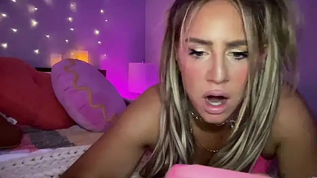 Snapshot of Fitnessbabe69 chatting on 12.29.24 Fitnessbabe69 online show from 12.29.24