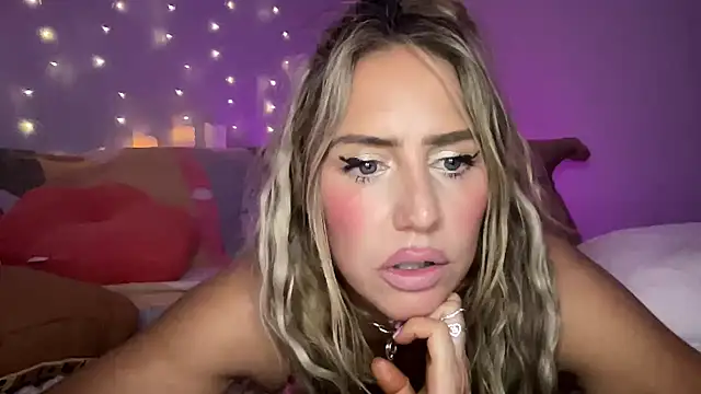 Snapshot of Fitnessbabe69 chatting on 02.09.25 Fitnessbabe69 online show from 02.09.25