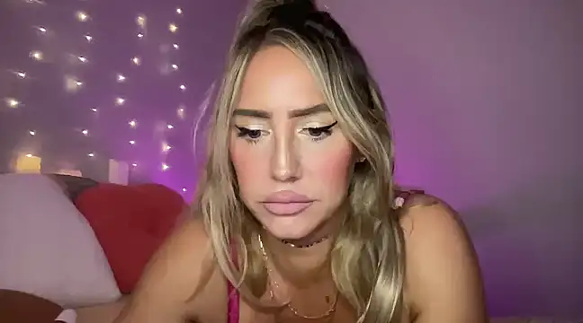 Snapshot of Fitnessbabe69 chatting on 02.10.25 Fitnessbabe69 online show from 02.10.25