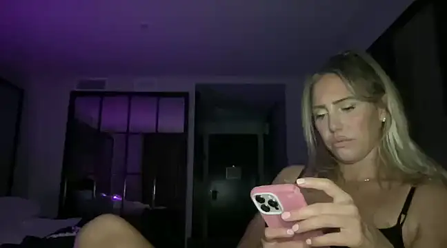 Snapshot of Fitnessbabe69 chatting on 03.13.25 Fitnessbabe69 online show from 03.13.25