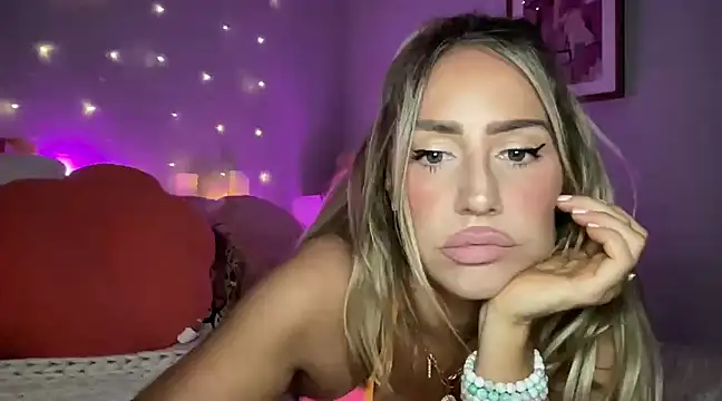 Snapshot of Fitnessbabe69 chatting on 03.16.25 Fitnessbabe69 online show from 03.16.25