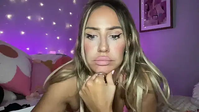 Snapshot of Fitnessbabe69 chatting on 03.21.25 Fitnessbabe69 online show from 03.21.25